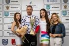 na podium
