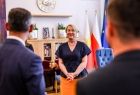 Iwona Gibas z Zarządu Województwa Małopolskiego w trakcie rozmowy z samorządowcami z Miechowa 