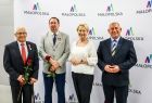 Wspólna fotografia. Iwona Gibas z zarządu województwa, wojewoda Krzysztof Jan Klęczar, dyrektor Muzeum Archeologicznego w Krakowie Jacek Górski i starszy kustosz Tomasz Wichman