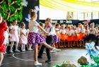 Przedszkolaki podczas tańca i występów