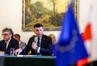 Zdjęcie ze spotkania Marszałków Województw z Komisarzem ds. Budżetu, zwalczania nadużyć finansowych i administracji publicznej Panem Piotrem Serafinem, które odbyło się w Krakowie.