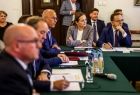 Zdjęcie ze spotkania Marszałków Województw z Komisarzem ds. Budżetu, zwalczania nadużyć finansowych i administracji publicznej Panem Piotrem Serafinem, które odbyło się w Krakowie.