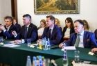 Zdjęcie ze spotkania Marszałków Województw z Komisarzem ds. Budżetu, zwalczania nadużyć finansowych i administracji publicznej Panem Piotrem Serafinem, które odbyło się w Krakowie.