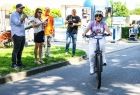 Uczestnicy na trasie rajdu rowerowego