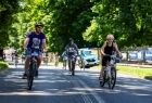 Zawodnicy na trasie rajdu rowerowego