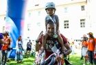 Dzieci z medalami i dumni rodzicie na mecie Małopolska Tour 