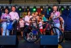Iwona Gibas z zarządu województwa oraz radna Danuta Kawa podczas uroczystości wręczania nagród uczestnikom Małopolska Tour
