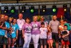 Iwona Gibas z Zarządu Województwa Małopolskiego oraz radna województwa Danuta Kawa na scenie wraz z nagrodzonymi osobami