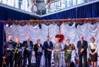 Marszałek Łukasz Smółka oraz Iwona Gibas z zarządu województwa wraz z wyróżnionymi Sercami Kultury osobami