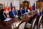 Spotkanie marszałka Łukasz Smółki z Mimozą Halimi – ambasador Republiki Albanii w Polsce, które odbyło się 16 czerwca w Urzędzie Marszałkowskim Województwa Małopolskiego.