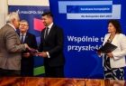 Przekazanie promes dla instytucji naukowych
