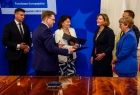 Przekazanie promes dla instytucji naukowych