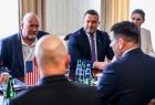 Zdjęcie ze spotkania marszałka Łukasza Smółki z delegacją amerykańską, na czele której stał David Stuebe – burmistrz miasta Washougal oraz członek Izby Reprezentantów stanu Waszyngton.