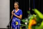 Zdjęcie z zakończenia roku akademickiego Uniwersytetu Trzeciego Wieku w Brzesku, w którym udział wzięła Marta Malec-Lech z zarządu województwa.