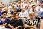 Zdjęcie z zakończenia roku akademickiego Uniwersytetu Trzeciego Wieku w Brzesku, w którym udział wzięła Marta Malec-Lech z zarządu województwa.