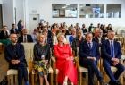 Iwona Gibas z zarządu województwa oraz kilkadziesiąt osób z różnych instytucji biorących udział w spotkaniu 