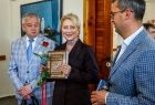 Iwona Gibas z zarządu województwa oraz burmistrz Miechowa Dariusz Marczewski