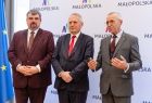 Poseł Patryk Wicher, radny Grzegorz Biedroń i radny Jan Wiesław Duda.
