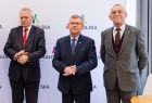 Od lewej radny Grzegorz Biedroń, wicemarszałek Witold Kozłowski i radny Jan Wiesław Duda. 