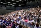 Zdjęcie z gali z okazji 30-lecia działalności Warsztatów Terapii Zajęciowej przy Specjalnym Ośrodku Szkolno-Wychowawczym w Tarnowie. Odbyła się ona 25 czerwca 2025 r. w Centrum Sztuki Mościce.