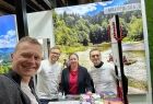 Zdjęcie prezentuje stoisko Małopolski podczas targów rowerowych