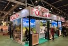 Zdjęcie prezentuje stoisko Małopolski podczas targów rowerowych 