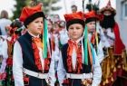 dzieci w strojach krakowskich