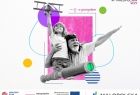 Plakat z napisem Małopolska Uczy. Starszy mężczyzna trzyma na rękach chłopca. Widoczny również stary samolot dwupłatowy.