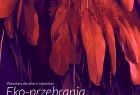 Na tle piór napis Eko-przebrania. Stroje inspirowane naturą