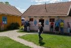 Malowane kwiaty w Zalipiu zachwycają i inspirują. 62 edycja konkursu „Malowana Chata”