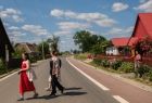Malowane kwiaty w Zalipiu zachwycają i inspirują. 62 edycja konkursu „Malowana Chata”