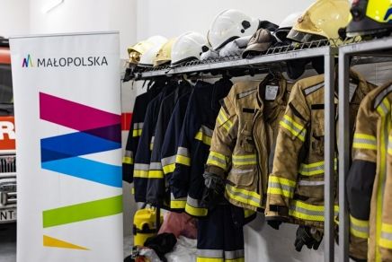 Przejdź do: W trosce o bezpieczeństwo i komfort strażaków ochotników. 2,8 mln zł dla OSP z Małopolski
