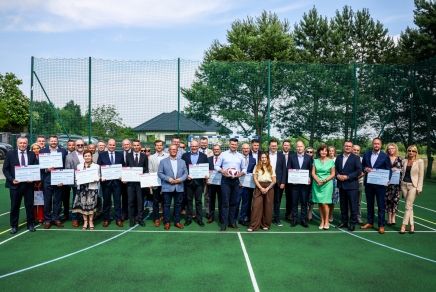 Przejdź do: Przyciągnąć dzieci na boiska sportowe
