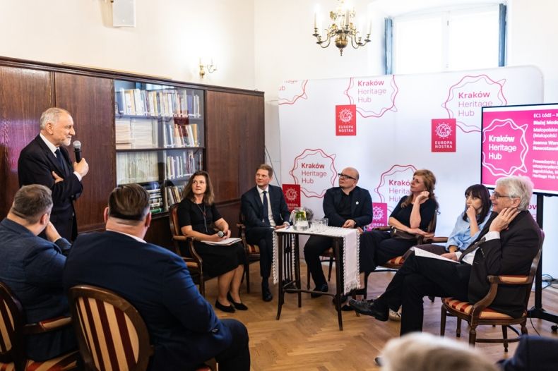 Prof. Jan Tadeusz Duda zwracający się do uczestników wydarzenia