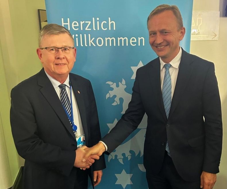 Wicemarszałek Witold Kozłowski i komisarz Piotr Serafin.