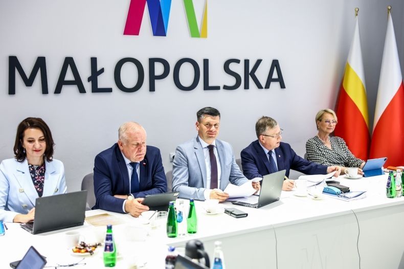 ZWM: Ponad 17 mln na wsparcie podstawowej i ambulatoryjnej opieki zdrowotnej oraz transport miejski