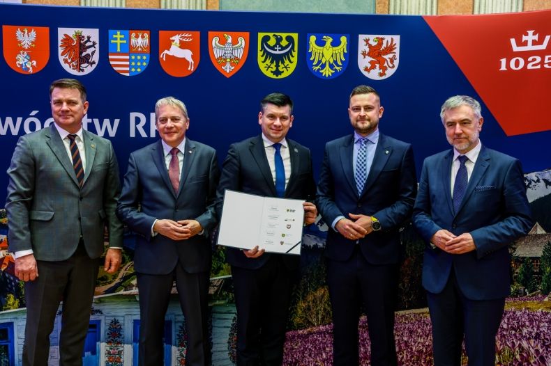 Zdjęcie grupowe pięciu marszałków. 