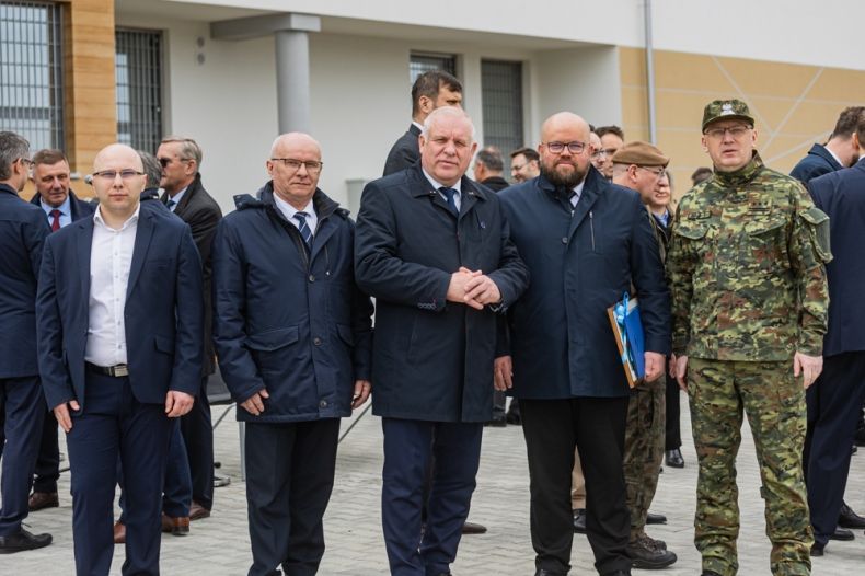 Nowoczesne koszary wojskowe w Limanowej otwarte