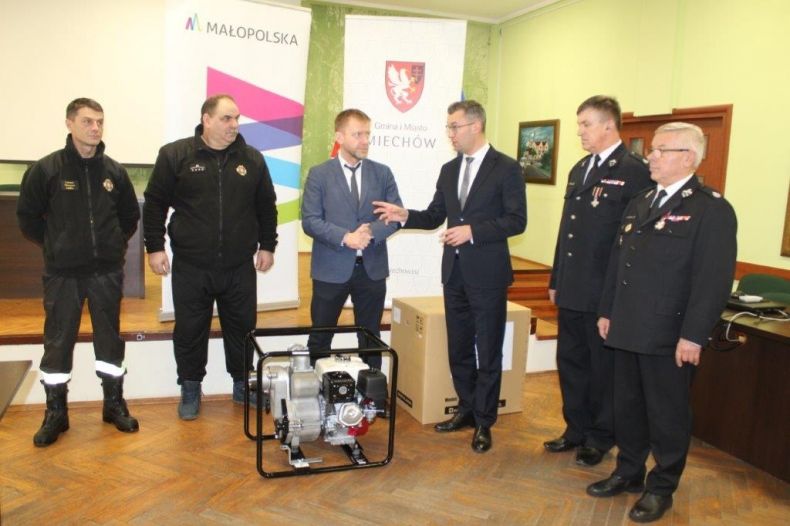 Strażacy z Gminy Miechów otrzymali sprzęt