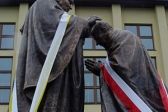 Przejdź do: Odsłonięto pomnik Jana Pawła II w Rabie Wyżnej