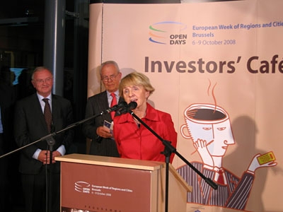 Oficjalne otwarcie investors Cafe przez Pania Danutę Huebner, Komisarz ds. Polityki Regionalnej, Pana Laca Van den Brande, Przewodniczącego Komitetu Rgionów oraz Pana Pierra Simon, Przewodniczącego "Eurochambre"