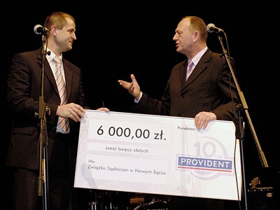 Wicemarszałek Leszek Zegzda (z prawej) podczas plebiscytu "Ziarnko Gorczycy 2008"