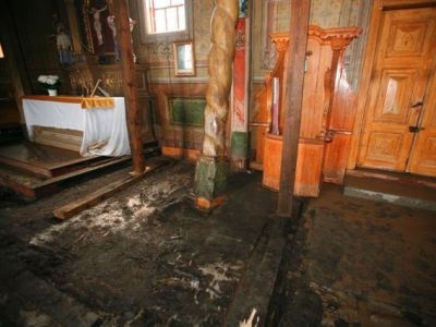 zniszczenia w kościele św. Bartłomieja w Łapanowie