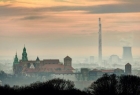 Miejsce 1: Zespół Wzgórza Wawelskiego przed świtem. W tle elektrociepłownia Łęg. Fot. Jar.ciurus, CC BY-SA 3.0 PL