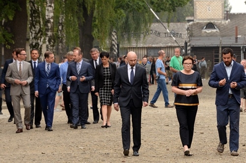 Oświęcim: Premier Kopacz złożyła wieniec