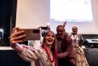 Selfie z uczestnikami kongresu