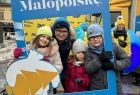 Zastępca dyrektora Kancelarii Zarządu w urzędzie marszałkowskim Paulina Surman wraz z dziećmi 
