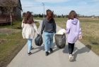 dzieci i młodzież sprzątająca Małopolskę - Wola Zabierzowska