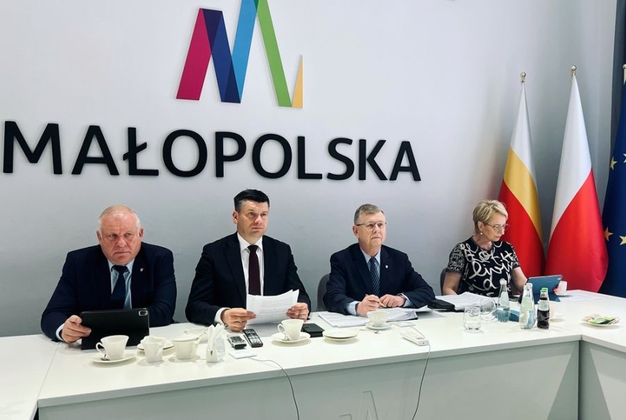 Przejdź do: ZWM: Wsparcie transportu, inwestycji wod-kan, edukacji i usług społecznych