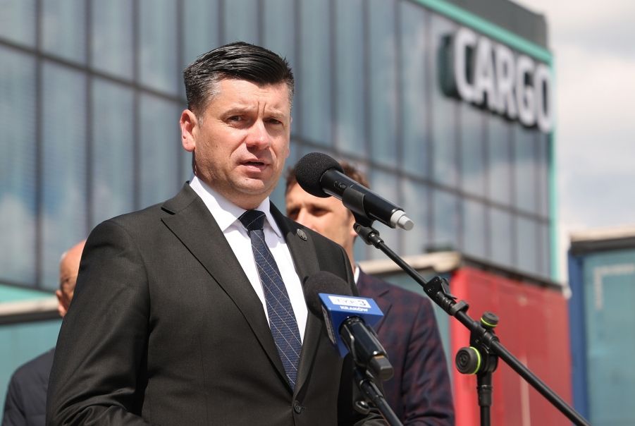 Przejdź do: Nowy terminal cargo już działa